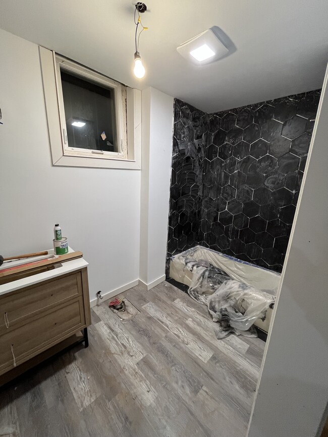 Baño - 2415 W Arthington St