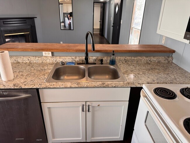 Foto del edificio - 7804 Stanley Rd