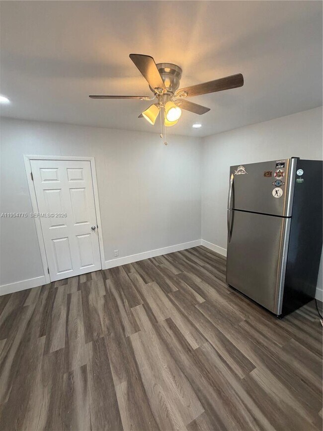 Foto del edificio - 531 NE 58th St