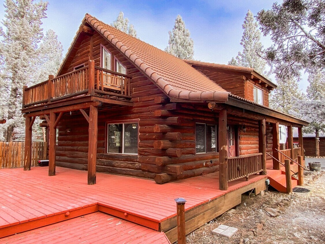 Primary Photo - Beautiful Custom Log Home in Squaw Creek C...