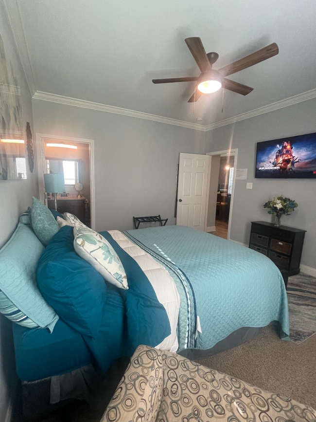 Building Photo - 3860 Baton Rouge Ave