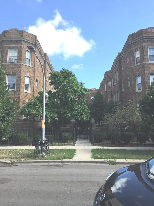 Primary Photo - 836 W Sunnyside Ave