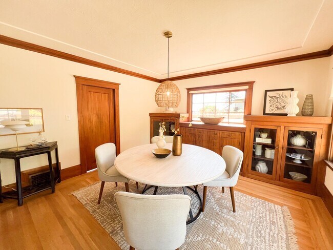 Foto del edificio - Upper Rockridge Charmig Home With Huge Bon...