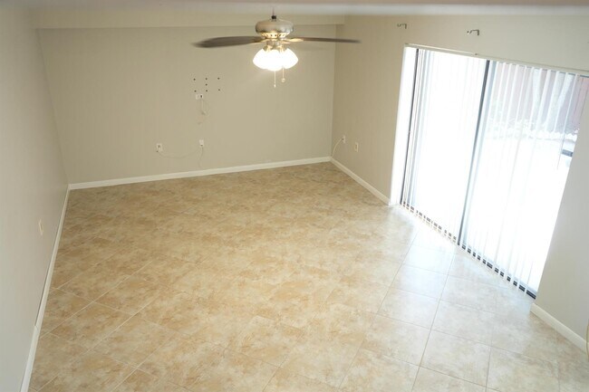 Building Photo - 627 Buttonwood Ln