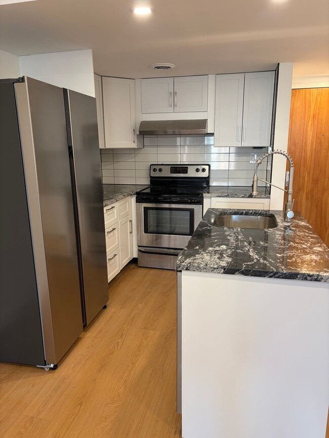 Building Photo - Welcome to Urban Elegance in the Heart of Historic Old City, Philadelphia.