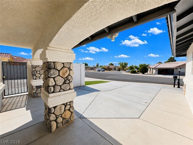 Foto del edificio - 3630 E Vineyard Dr