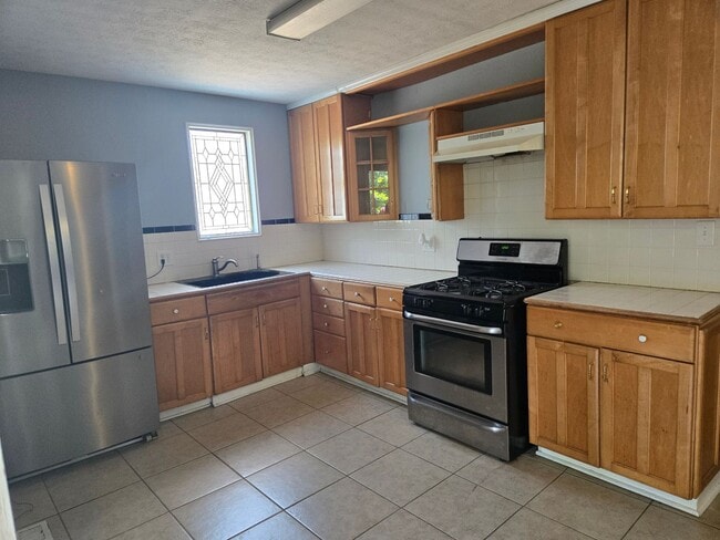 Building Photo - Available Now!  Affordable, Move-In Ready ...
