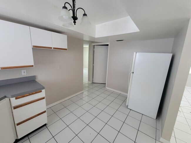 Foto del edificio - 5281 Bamboo Pl