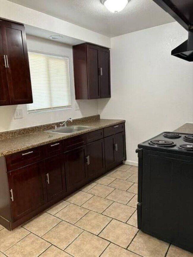 Building Photo - 828 Astor Dr