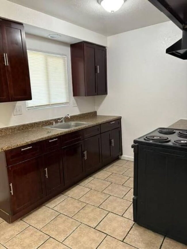 Building Photo - 828 Astor Dr