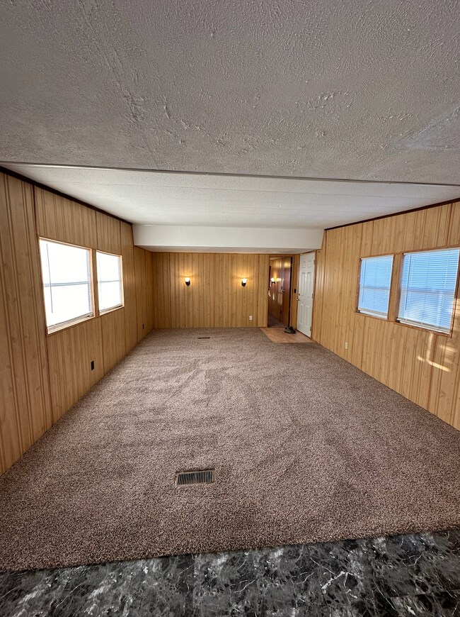 Building Photo - 303 9th St