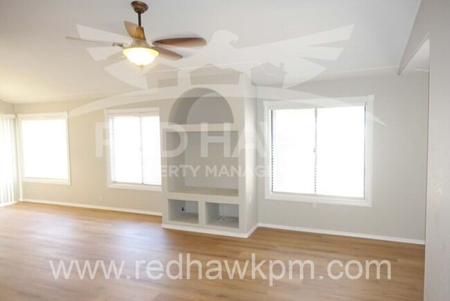Building Photo - Charming Three Bedroom, Two Bathroom Chand...