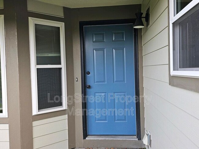 Building Photo - 5030 NE Roselawn St