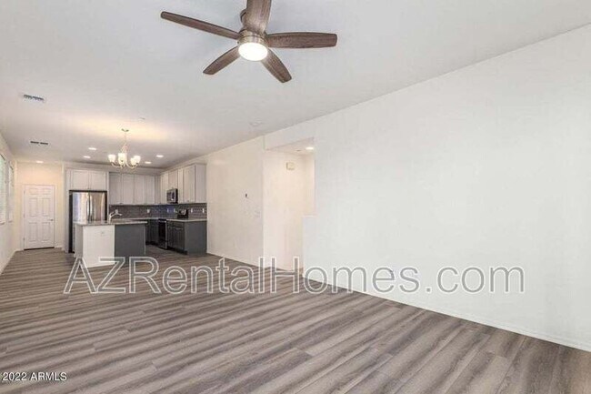Foto del edificio - 1683 E Dogwood Ln