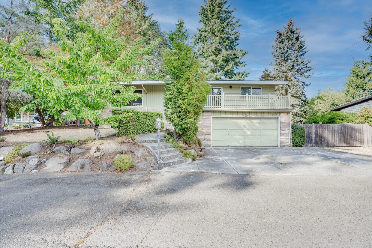204 NW 200th St Shoreline, WA 98177 4,200... House Rental in