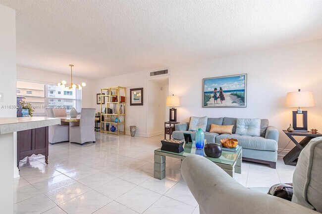 Foto del edificio - 121 Golden Isles Dr