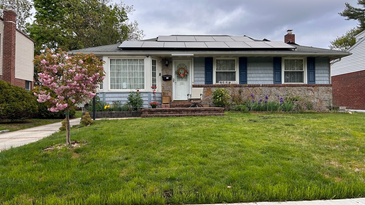 Primary Photo - 233 Miller Pl