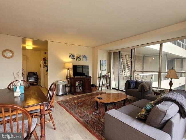 Foto del edificio - 224-30 W Rittenhouse Square