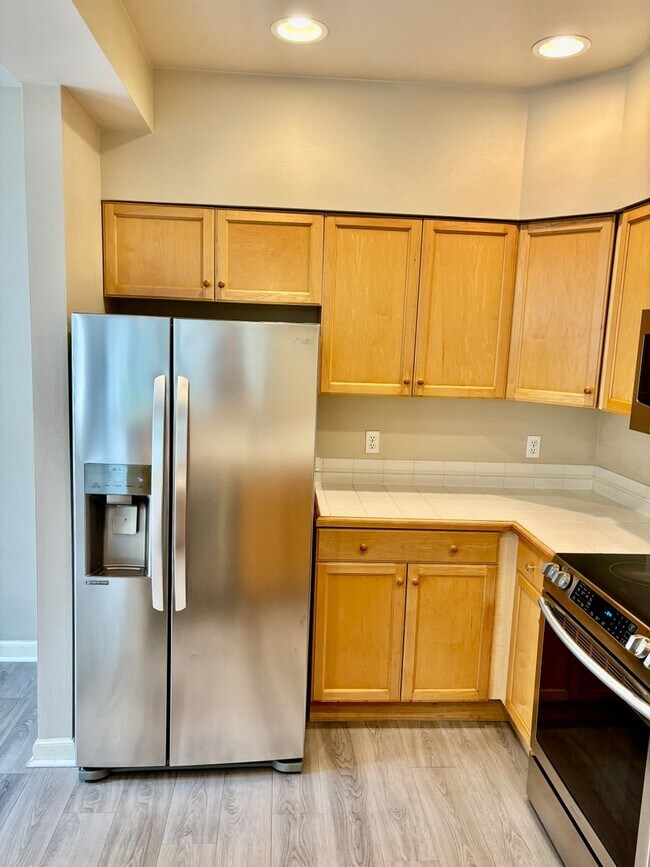 Foto del edificio - 2 Bed / 2 Bath Bellevue Condo $2,595/mo