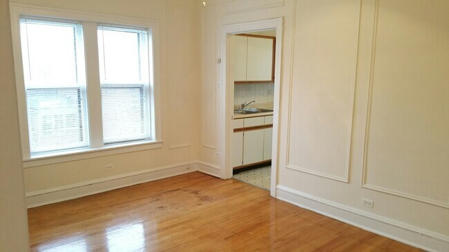 Building Photo - 710 Seward St