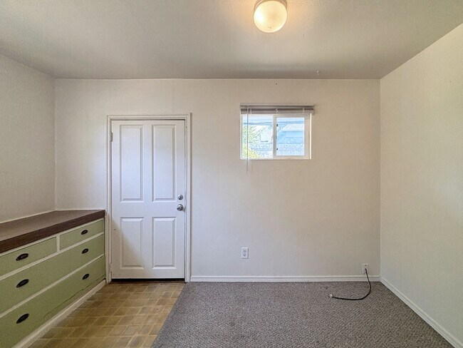 Building Photo - 1945 1/2 Lawrence Street