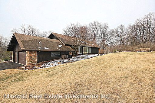 Building Photo - 70 Meadowbrook Country Club Est