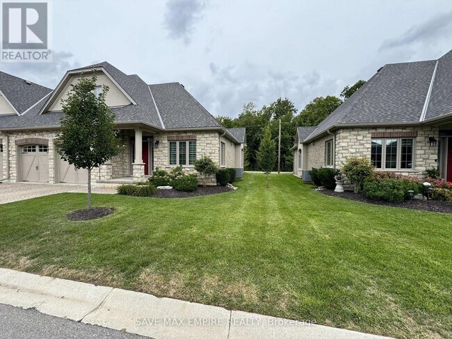 Building Photo - 5-405 Wood Haven Dr