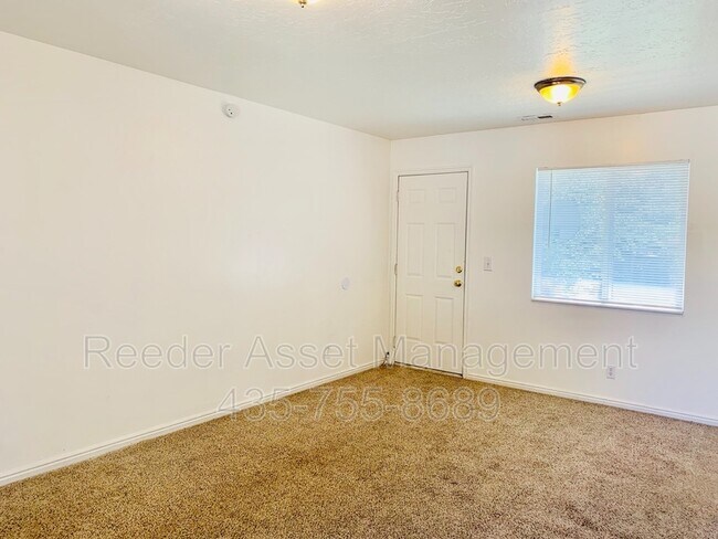Foto del edificio - 242 N Harrisville Rd