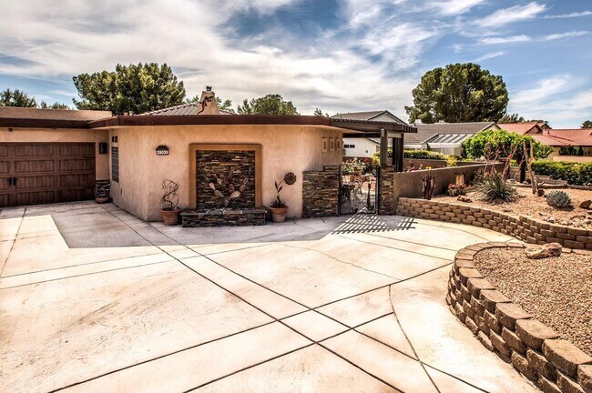 Building Photo - 28039 Fairacres Ln