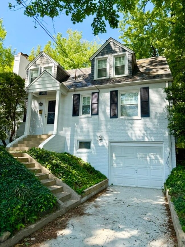 Building Photo - 811 Forest Glen Rd