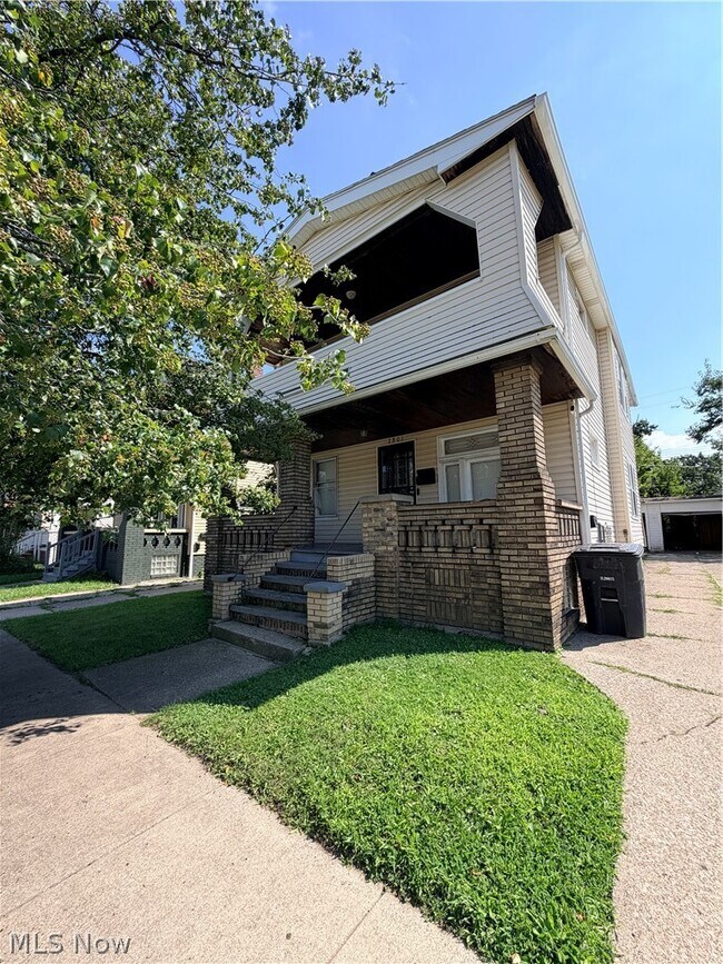 Foto del edificio - 2801 E 125th St