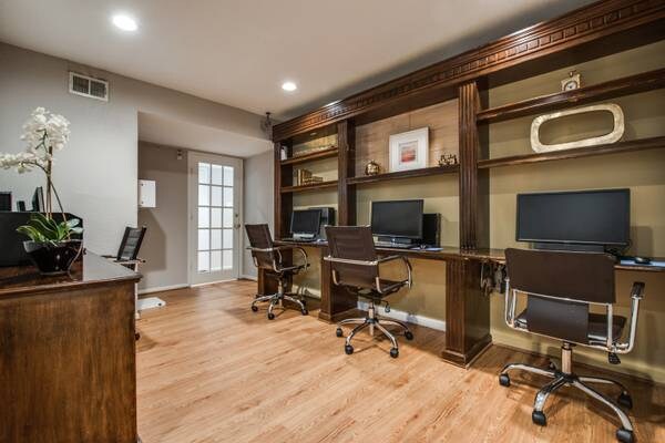 Foto del edificio - 3001 Greenridge Dr