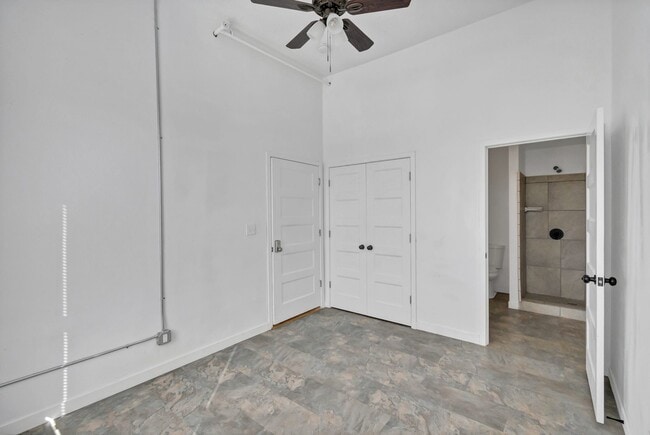 Building Photo - VINTAGE VAULT