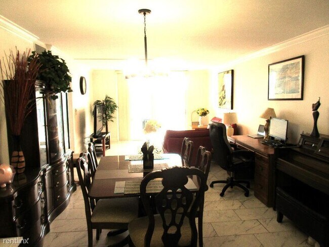 Foto del edificio - 2 br, 2 bath House - 710 NE 7th St # 2050