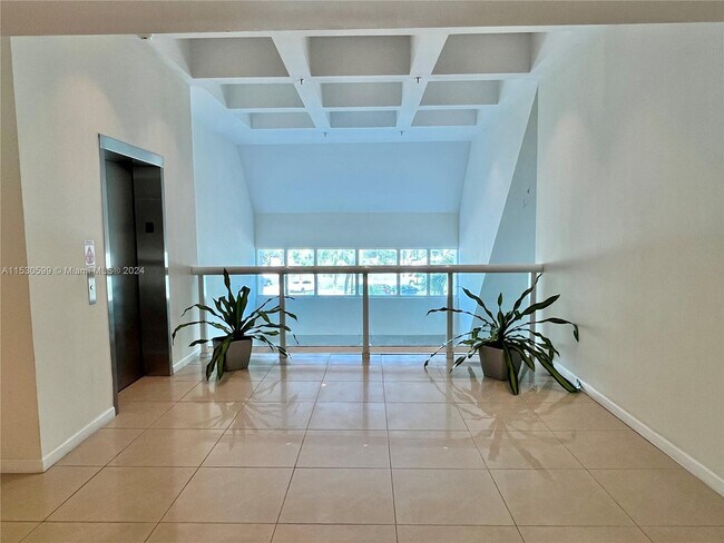 Foto del edificio - 120 Lakeview Dr