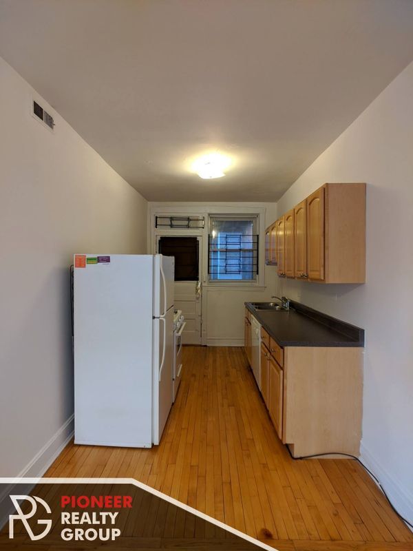 Foto del edificio - 2457 W Logan Blvd