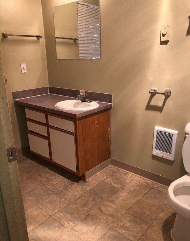Primary Photo - Large 2 bed 1.5bath townhouse with Garage