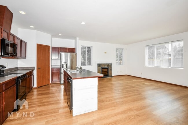 Building Photo - 1412 E 64th St