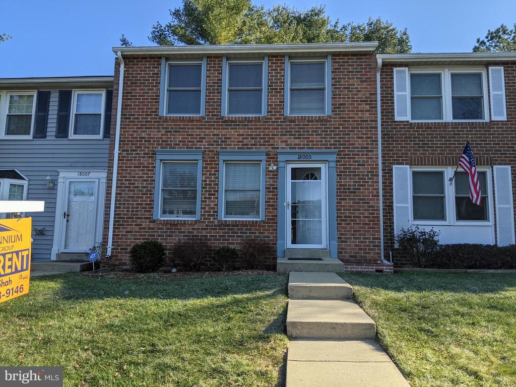 Foto principal - 18005 Queen Elizabeth Dr