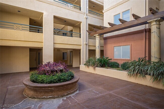 Foto del edificio - 220 E Flamingo Rd