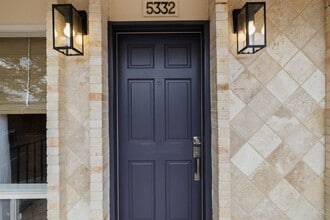 Building Photo - 5332 Balcones Dr