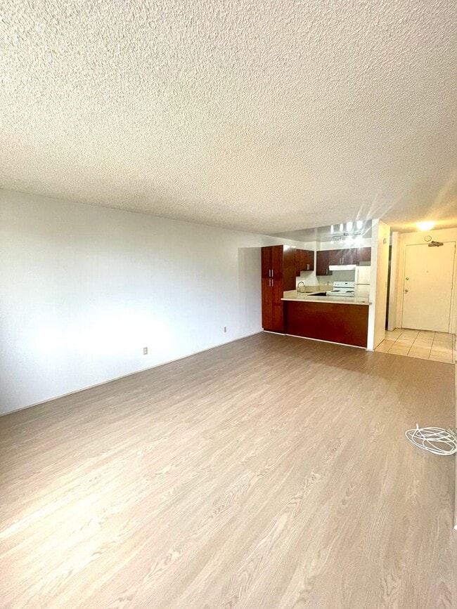 Photo - Kukui Plaza- Diamond Head Tower - 1 Bedroo... Apartment