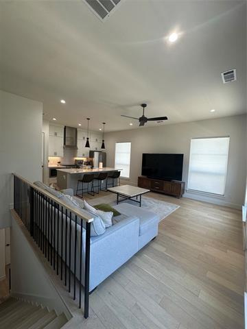Building Photo - 128 Gdn Ct W