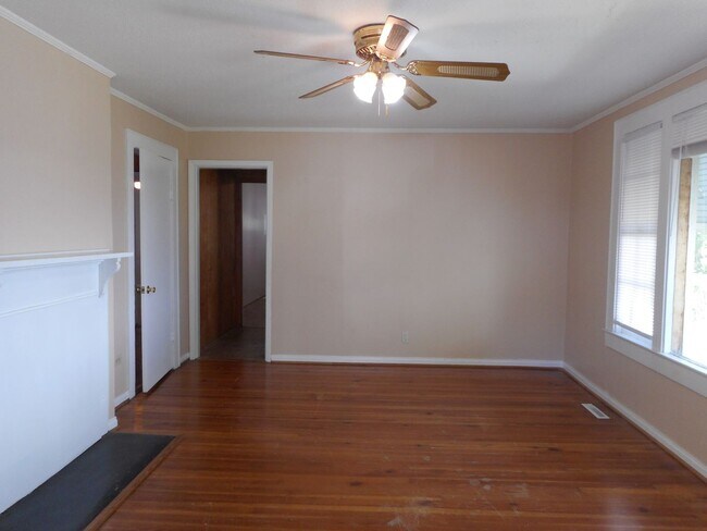 Building Photo - 4 Bedroom Near Downtown & Winthrop!