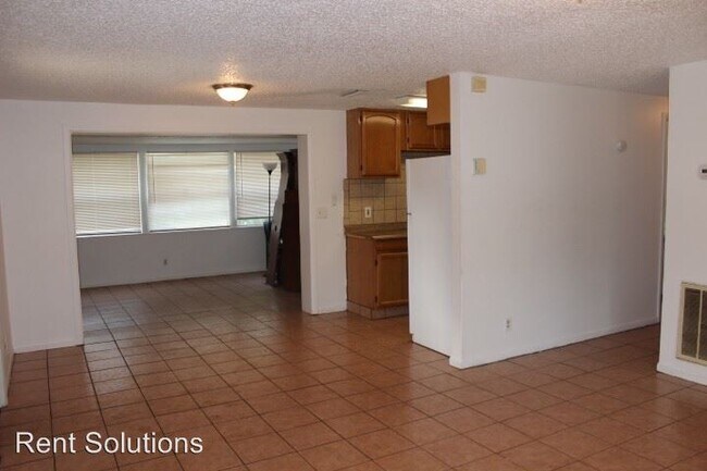 Building Photo - 3 br, 2 bath House - 3413 E. 26th Avenue