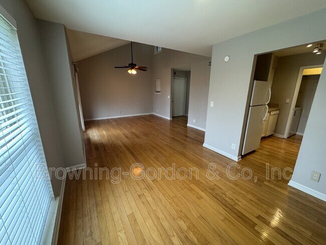 Foto del edificio - 363 Summit Ridge Cir