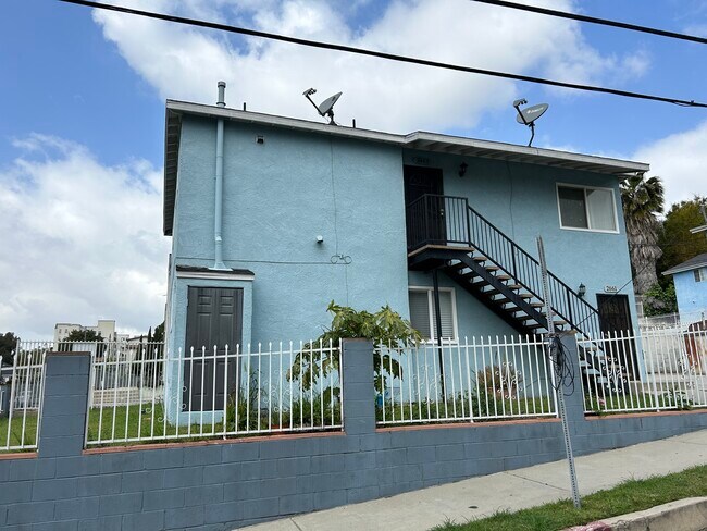 Building Photo - 2663 5th Ave