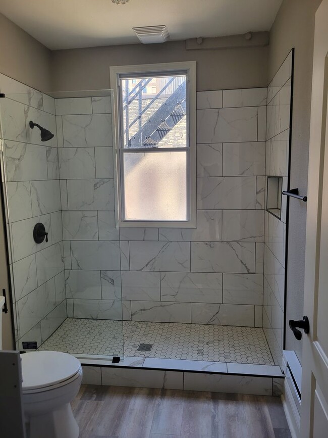 Foto del edificio - 771-773 N Jefferson St - Mixed Use (7 Unit)