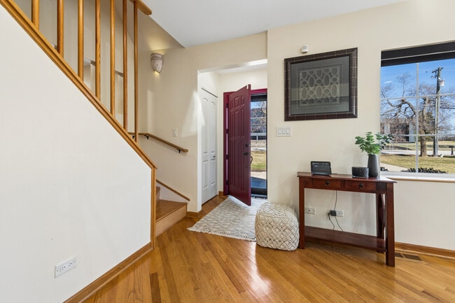 Building Photo - 23 W Algonquin Rd