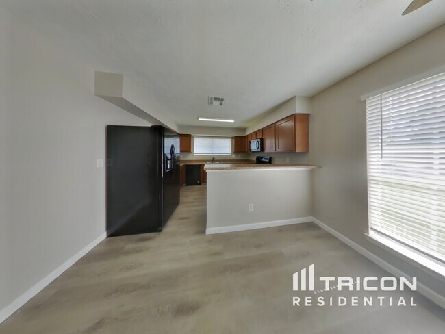 Building Photo - 14831 Waterside Dr